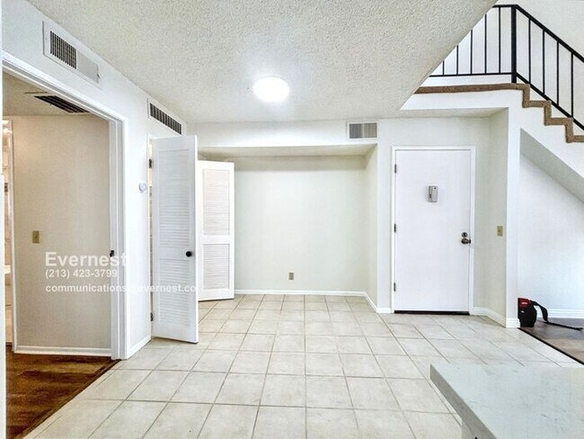 Building Photo - Lovely 2-Bed, 2-Bath Condo with Great Loca...