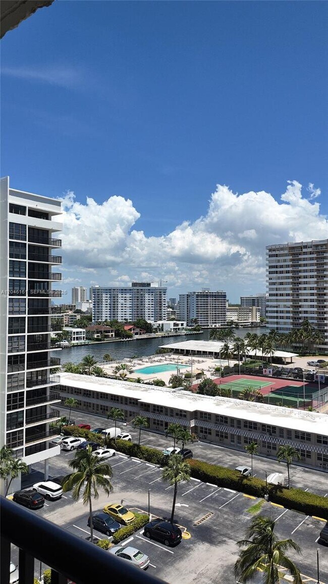 Building Photo - 2049 S Ocean Dr