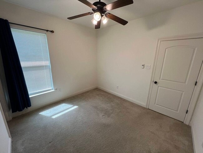 Building Photo - Trendy, 3 bedroom, 2 bath home in coveted Kenilworth Crossing Community near LSU