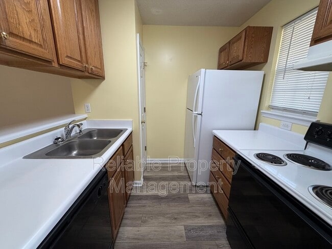 Building Photo - 361 S Moore St