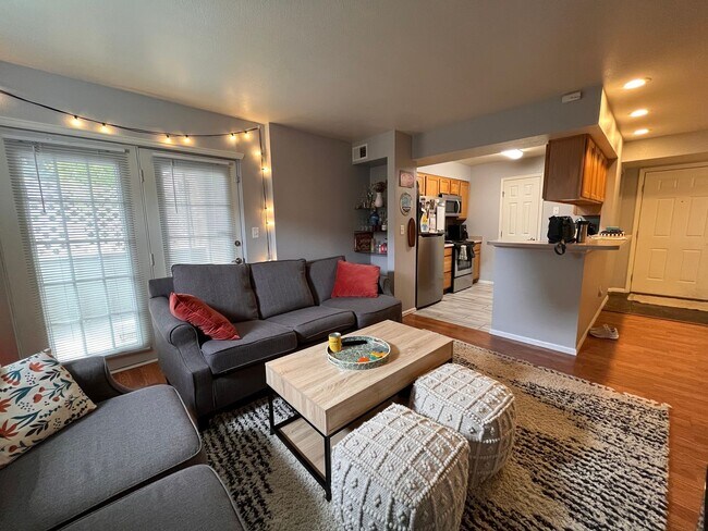 Building Photo - Beautiful Condo in Greeley