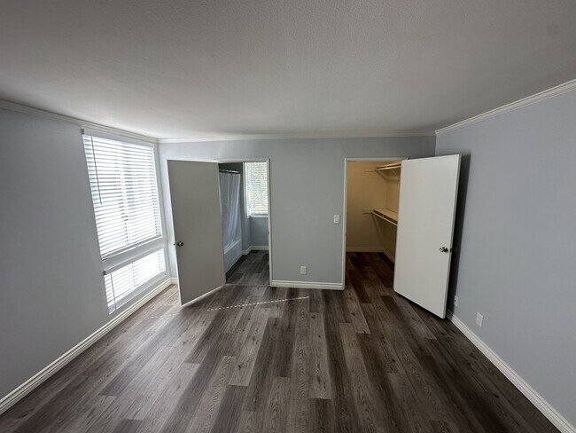 Building Photo - 9900 Jordan Ave