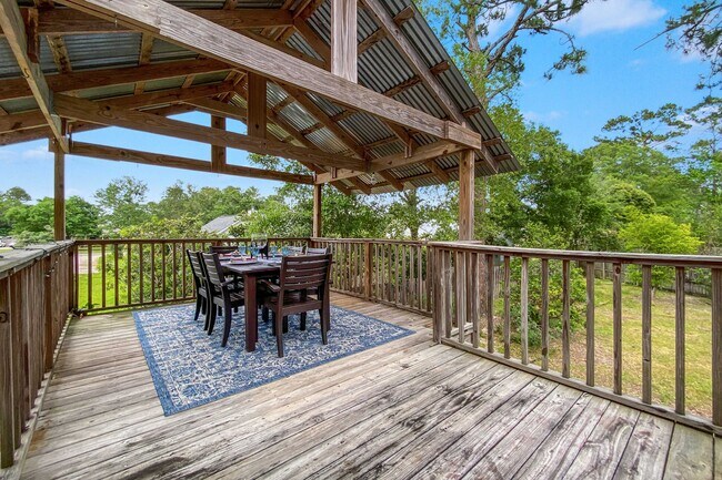 Building Photo - 2009 Wedgewood Cir