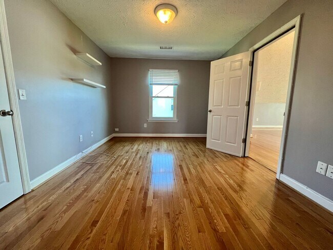 Building Photo - 3 Bed, 2.5 Bath Home w/ 2 Car Garage and Bonus Room