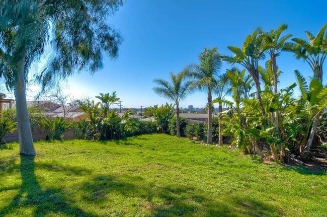 Building Photo - Spacious 5-Bedroom Home on Quiet Cul-de-Sac with Stunning Views