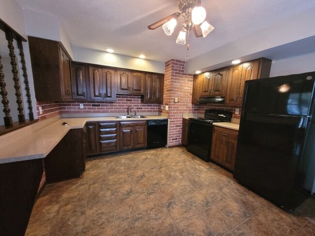 Primary Photo - 3 Bedroom, 1.5 Bathroom home with detached garage