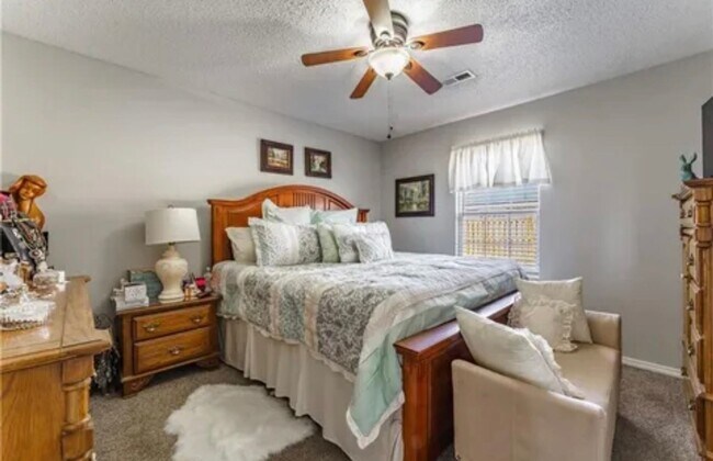 Building Photo - 3304 SW Landau Ct