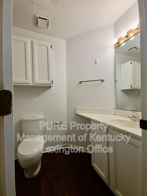 Building Photo - 1430 Vintage Cir