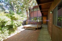 Building Photo - 2Br Duplex With Garage, Close to Downtown ...