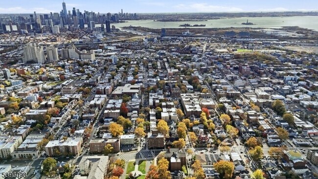 Building Photo - 2520 John F. Kennedy Blvd