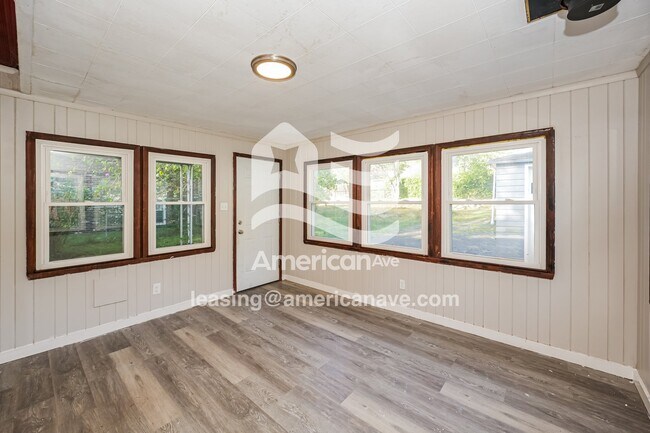 Building Photo - 158 Hawk Ave