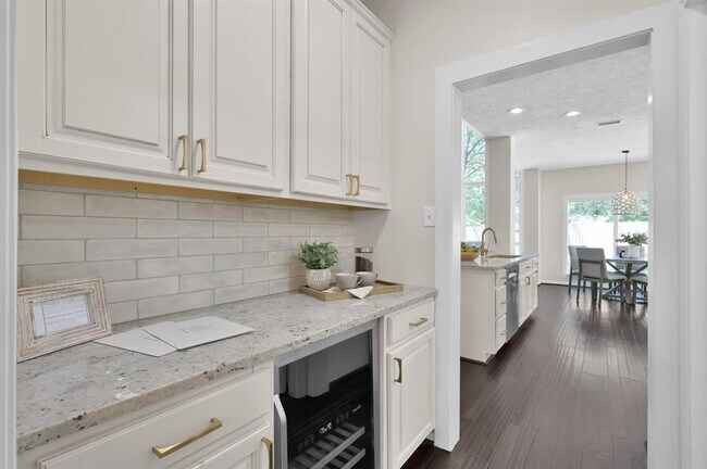Building Photo - 2811 Crossvine Cir