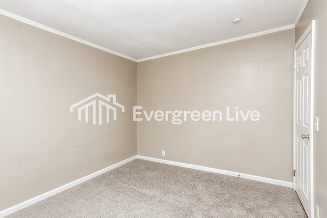 Building Photo - 225 Burke Ave