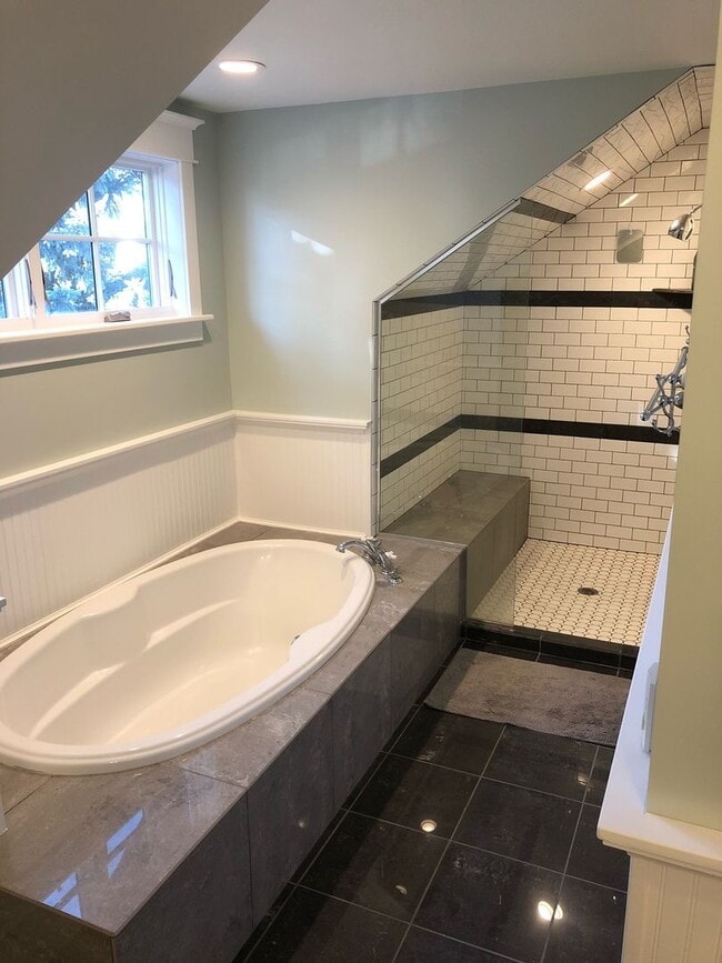 Building Photo - Charming Craftsman Gem Near McKinley Park
