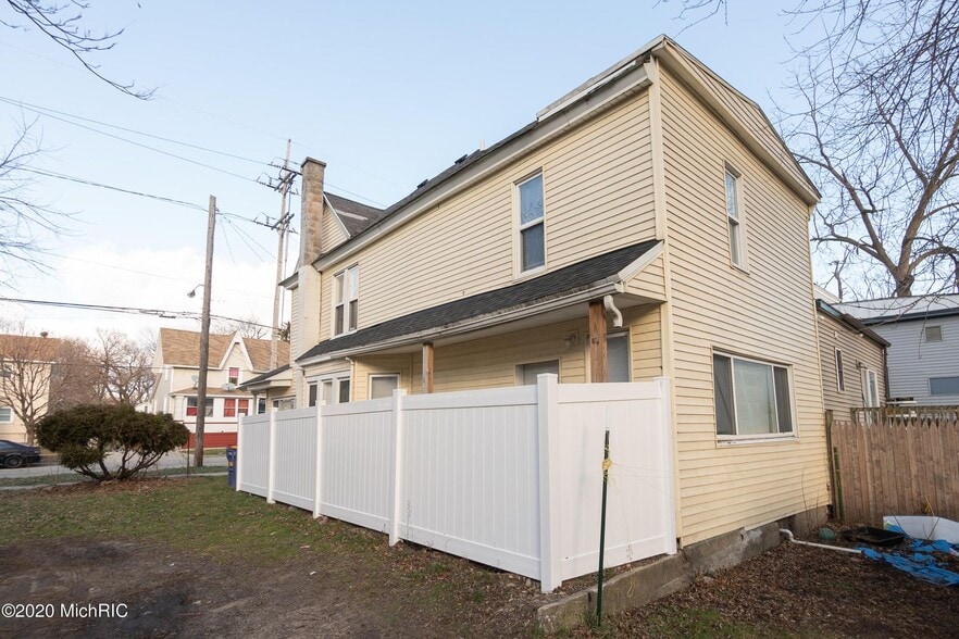 Building Photo - 416 5th St NW