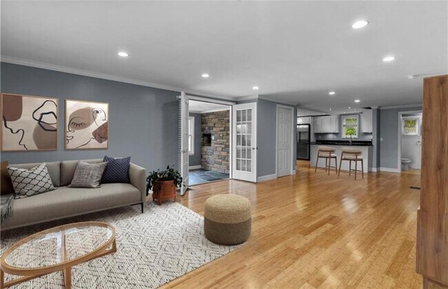 Building Photo - 10 Cooke Pl