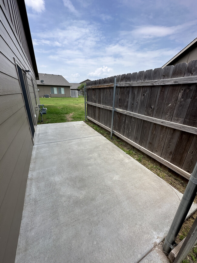 Building Photo - 4801 N Hillside Ct