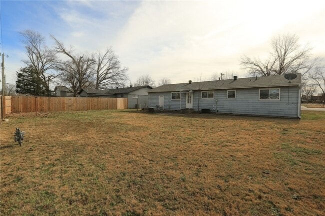 Building Photo - 804 NW 8 St