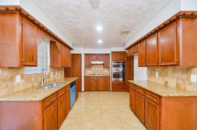 Primary Photo - 4802 Lost Oak Dr