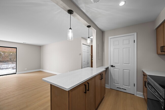 Building Photo - 705 W Central Rd