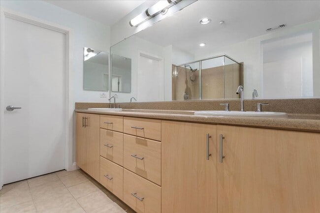 Building Photo - 2857 Regatta Dr