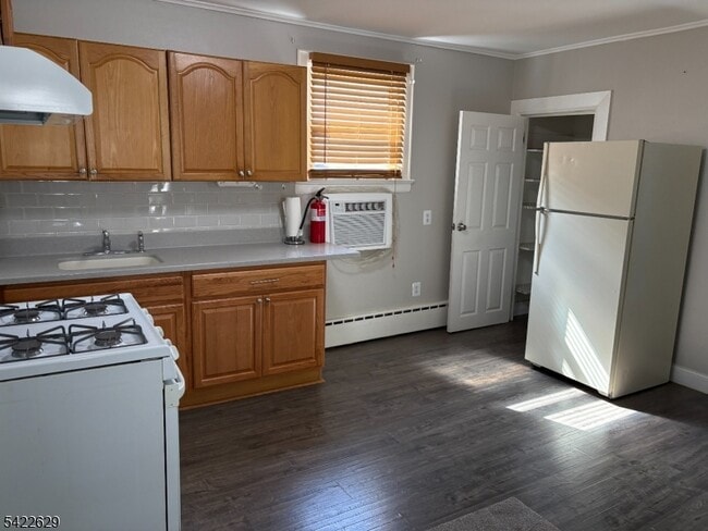 Building Photo - 106 Grand St