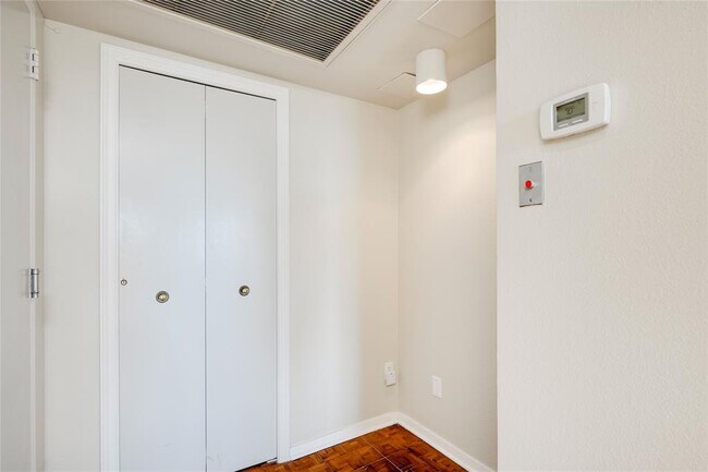 Building Photo - 1122 Colorado St