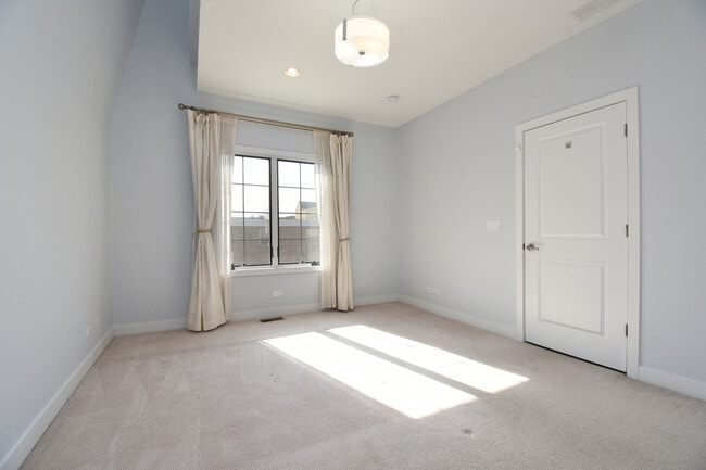 Building Photo - 330 Pennsylvania Way