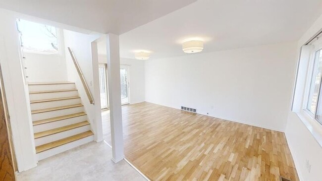 Building Photo - 1712 Traver Rd