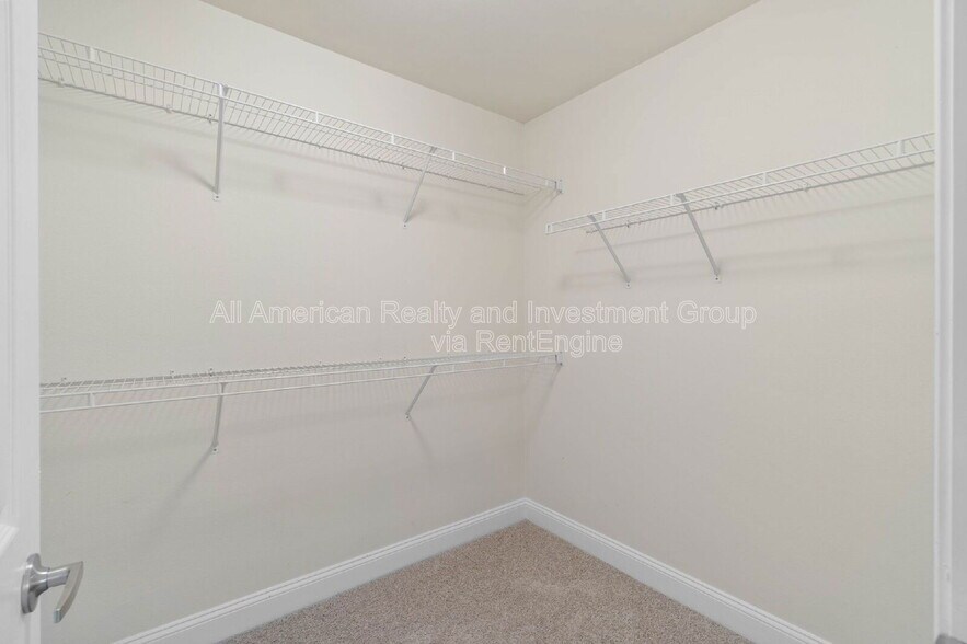 Building Photo - 554 Wingspan Way