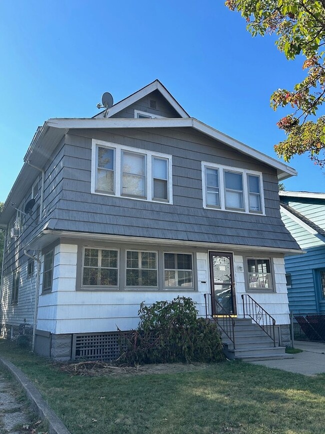 Building Photo - 1462 E 175th St
