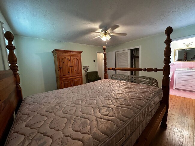 Building Photo - Partially furnished 3 bed/ 1.5 bath - Morristown, TN