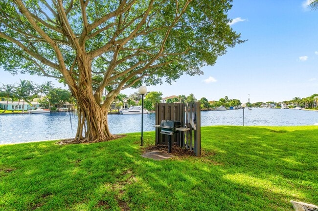 Building Photo - 15 Royal Palm Way