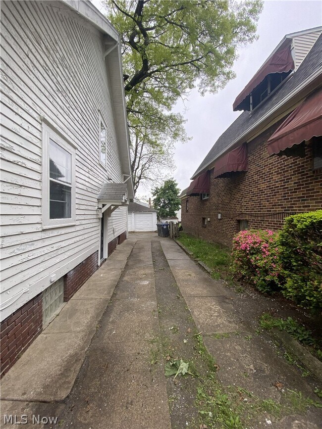 Building Photo - 721 Polk Ave