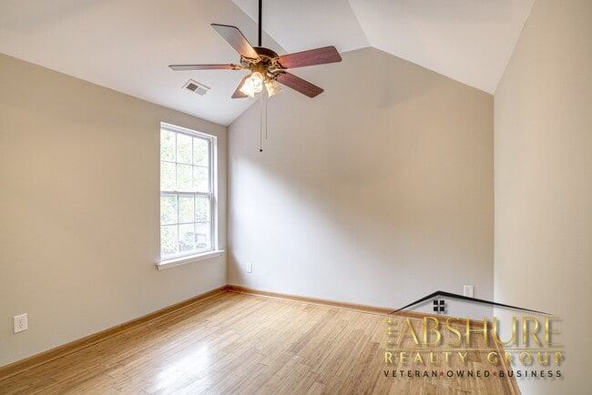 Building Photo - 852 Willow Bay Dr