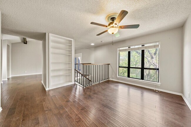 Building Photo - Two Story Townhouse with Natural Setting - Water Included