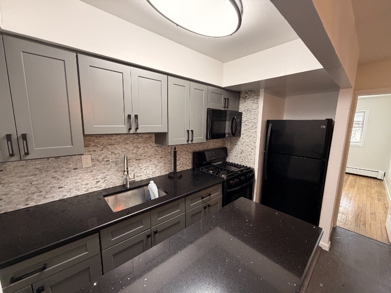 Building Photo - 1902 Barnes Ave