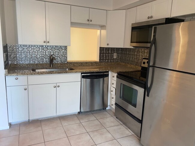 Building Photo - Recently Renovated Rental in Desirable Cap...
