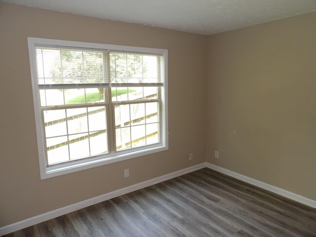 Building Photo - 35 Ashwood Ct