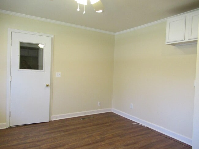 Building Photo - 38 Thelma St