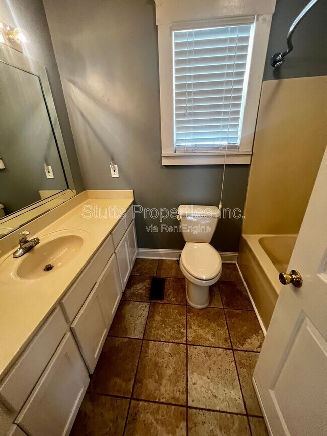 Building Photo - 209 Mattielou St