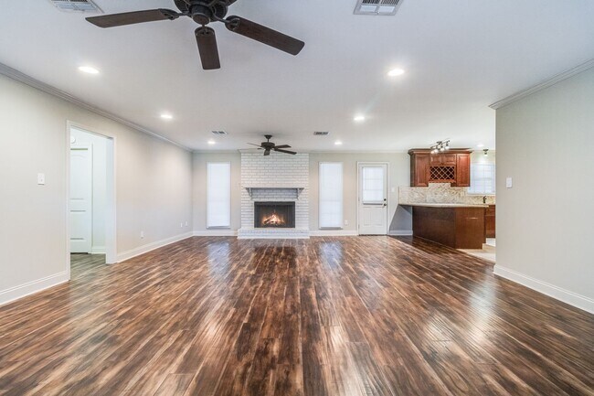 Building Photo - 808 Tolson Rd