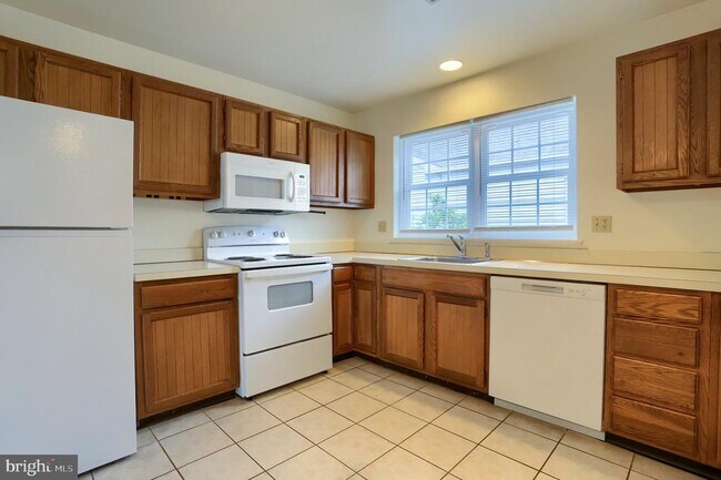 Building Photo - 730 Cambridge Ct