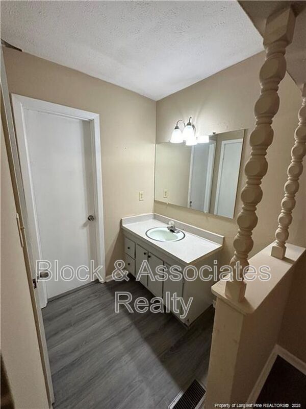 Building Photo - 4959 Fieldcrest Dr