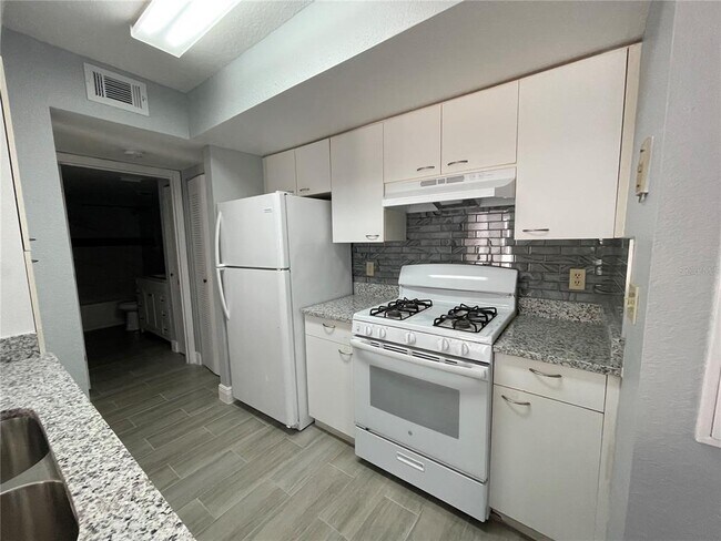 Building Photo - 1612 Columbia Arms Cir