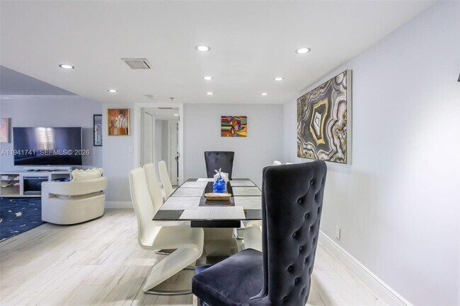 Building Photo - 300 Three Islands Boulevard