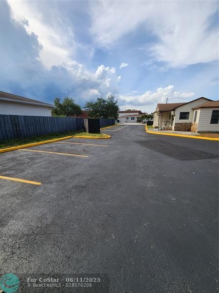 Building Photo - 2466 Lincoln St