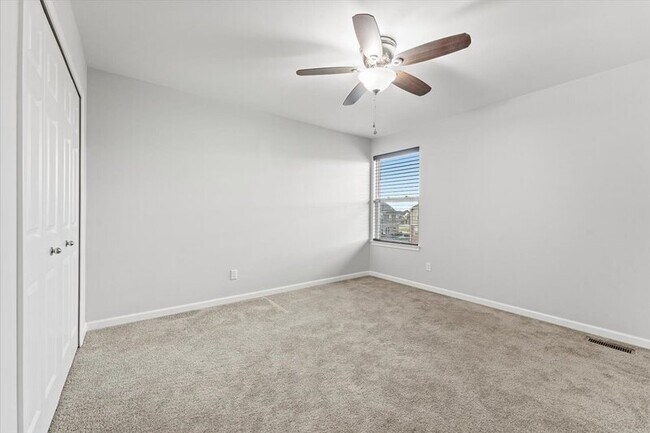 Building Photo - 928 Leafdale Dr