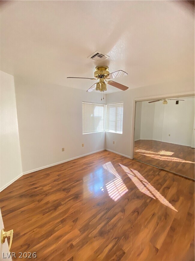 Building Photo - 9012 Starmount Dr