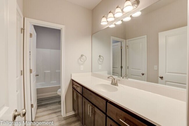 Building Photo - 4/2.5/2 Small New Neighborhood in Broken A...